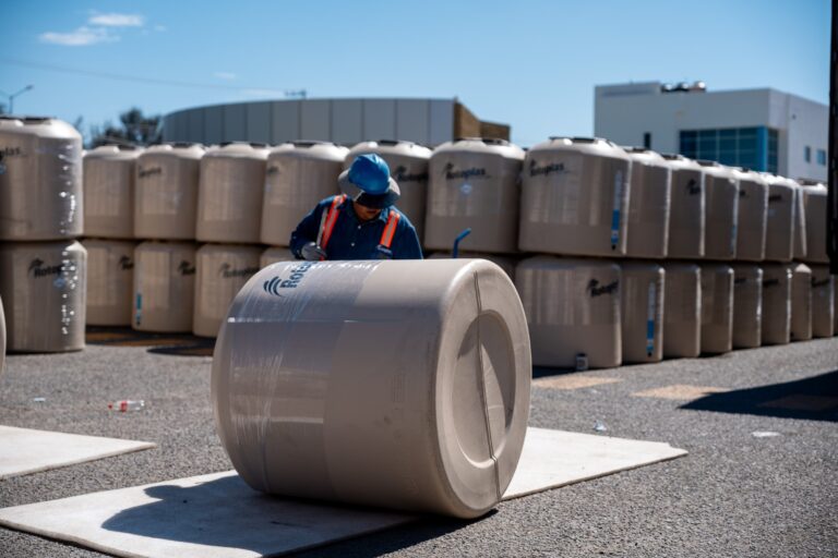 Lanza Rotoplas iniciativa para donar Tinacos a afectados por sequías