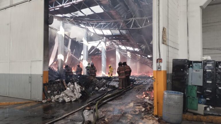 Protección Civil coordina apoyos para controlar incendio de fábrica ubicada en Ecatepec