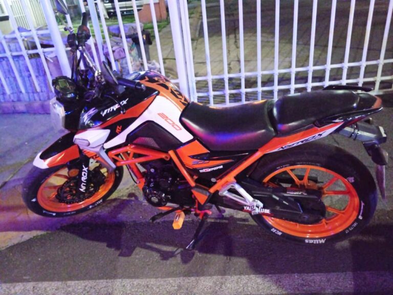 Detienen a sujeto con Moto Robada en Los Héroes Tecámac; Realizaba Maniobras peligrosas, así Cayó