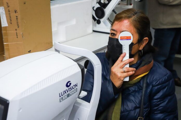 DIF Tlalnepantla atiende la salud visual de la población al ofrecer el servicio de optometría a bajo costo