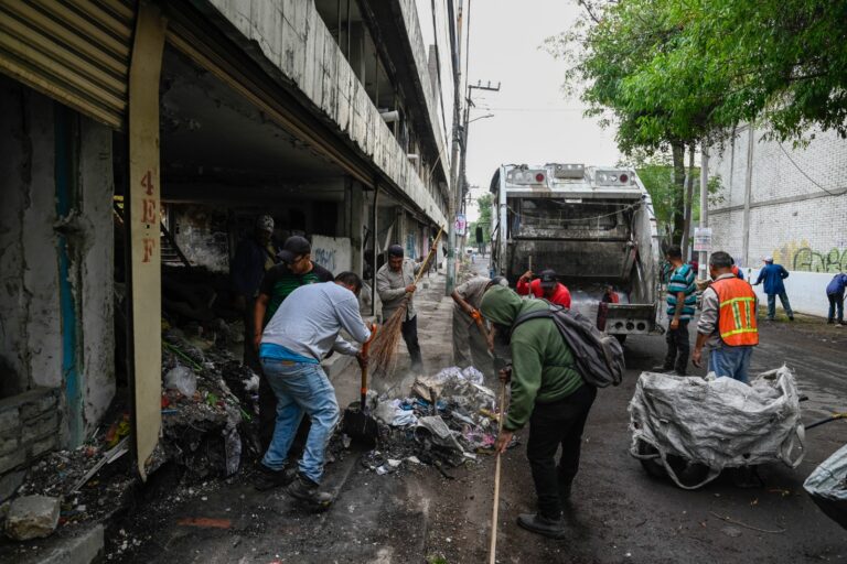 Con programa ‘Barriendo la Casa’ Naucalpan busca mejorar imagen urbana