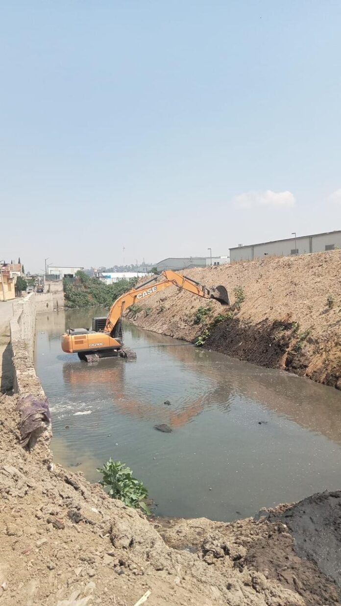 SAPASA Limpia Barrancas y Ríos en Atizapán para prevenir inundaciones