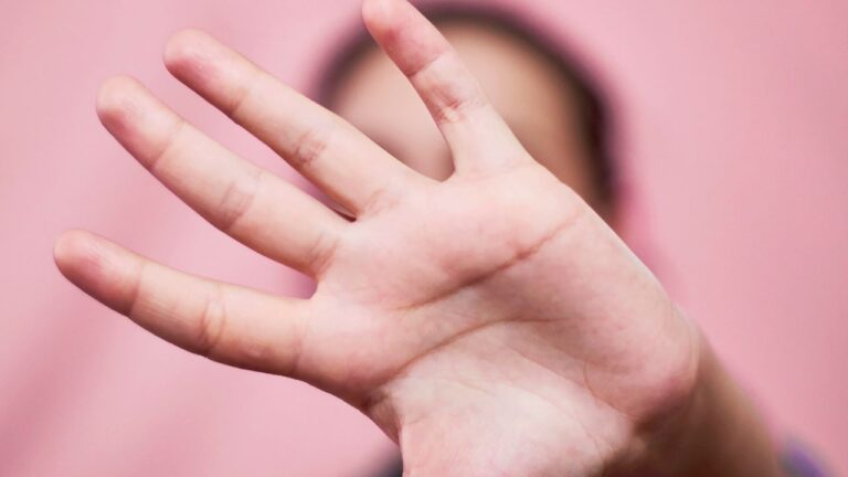 Fiscalía busca a sujeto que acosa a mujeres en Venustiano Carranza