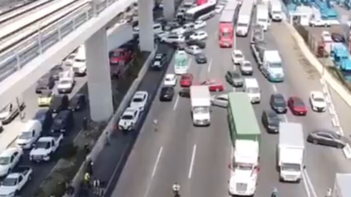 Bloquean carretera México-Toluca; exigen repetir elecciones en Ocoyoacac