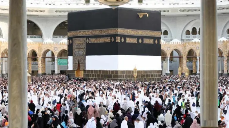 Millones de musulmanes se congregan en monte Arafat, clímax de su peregrinación a La Meca