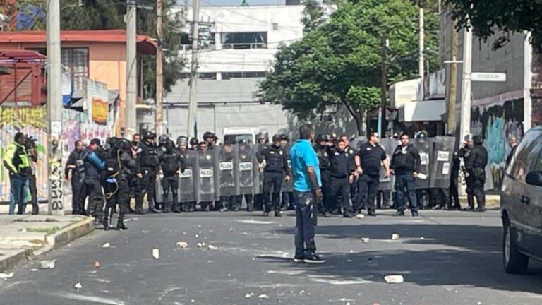 Riña entre vecinos y policías en Iztapalapa deja un muerto y tres agentes heridos