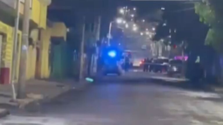 Mujer asesina a disparos a presunto líder de taxis piratas en la GAM