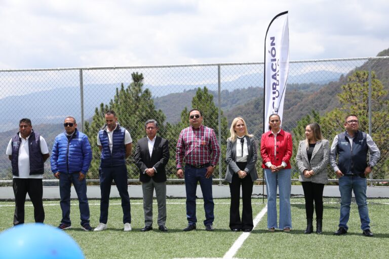 Impulsa Huixquilucan deporte con nueva cancha de fútbol en bachillerato tecnológico