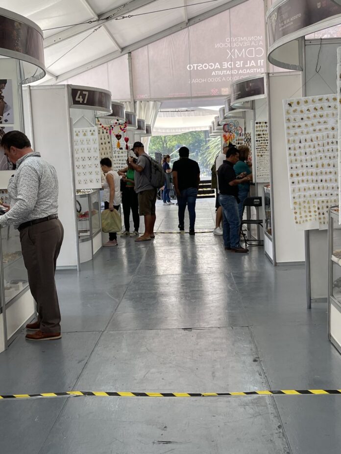 Hasta este lunes 15 se puede visitar la Expo Ámbar de Chiapas en el Monumento a la Revolución