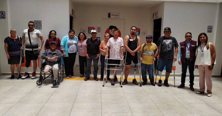 El DIF Tlalnepantla entregó prótesis a pacientes de las unidades de rehabilitación con las que cuenta esta institución