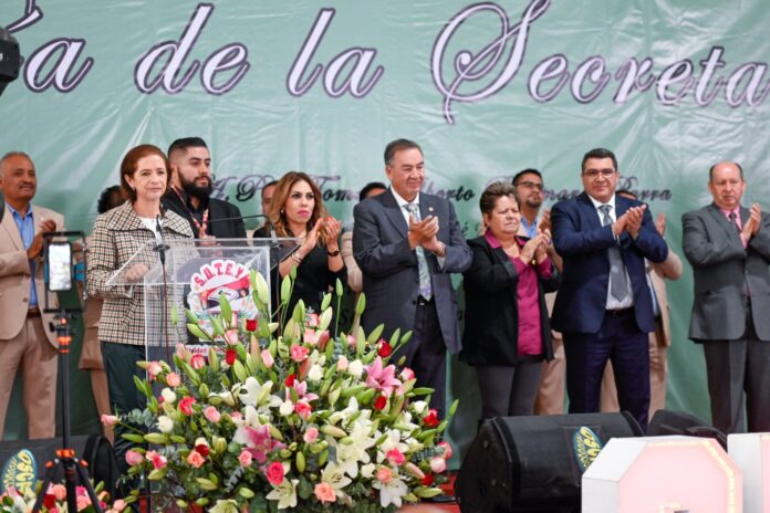 Reconoce Angélica Moya importante labor de las secretarias
