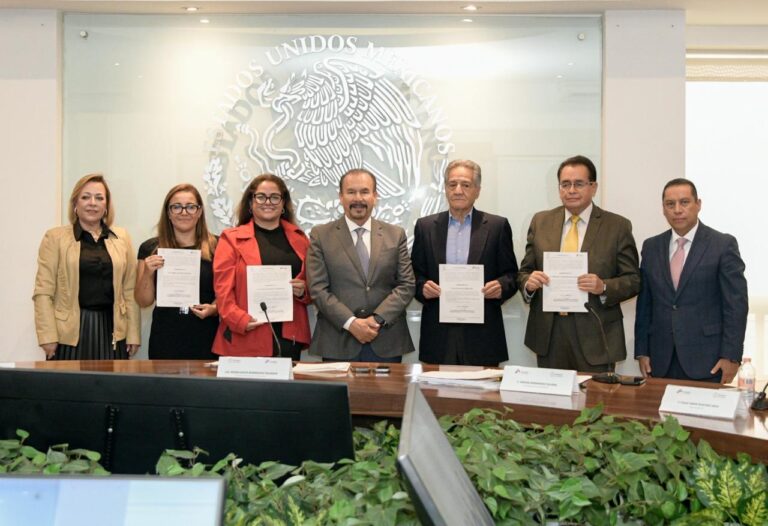 Toman protesta a los integrantes de la comisión de selección municipal anticorrupción de Atizapán de Zaragoza