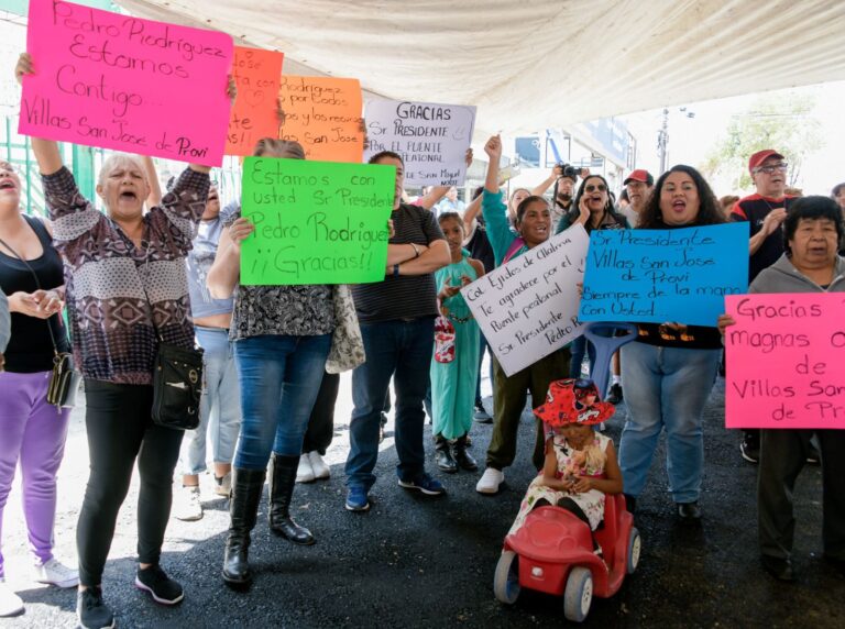 Peatones más seguros con puente que Pedro Rodríguez inauguró en El Campanario