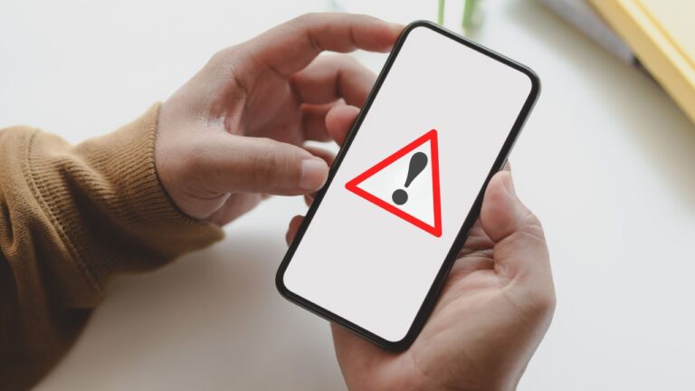 Alertan por mensajes fraudulentos de multas falsas