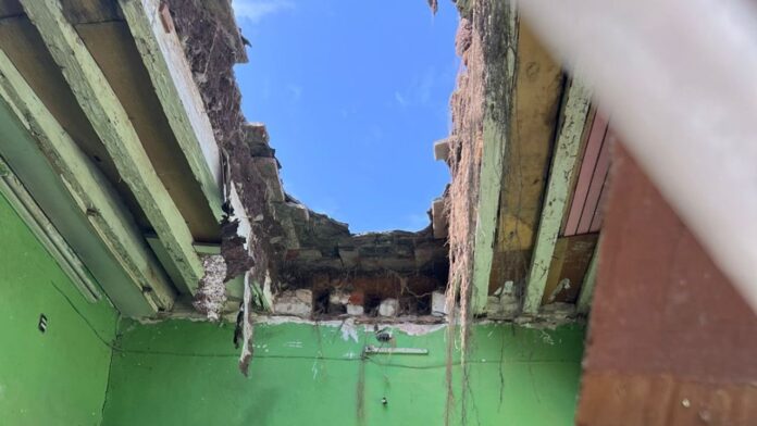 Colapsa el techo de vecindad en la colonia Buenavista