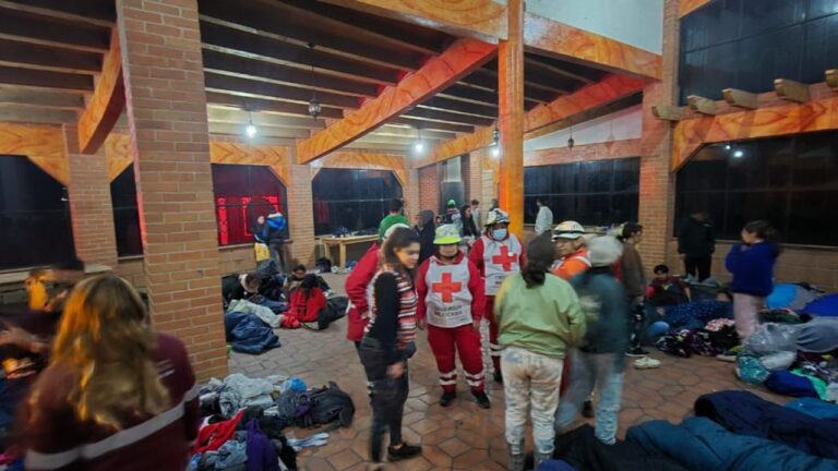 Auxilian a más de 60 menores por malestares e hipotermia en parque de Amecameca