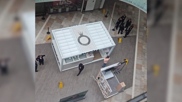 Vandalizan y roban joyería Pandora en Patio Tlalpan