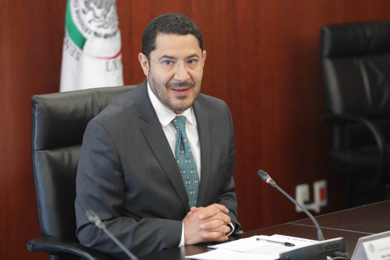 ¿Quién es Martí Batres? El abogado que tomará el mando del Issste en el gobierno de Sheinbaum