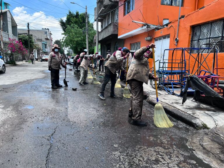 Atiende gobierno municipal de Nezahualcóyotl contingencia por lluvia que se presentó en la zona norte de la localidad