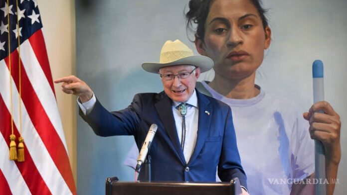Ken Salazar afirma que la elección directa de jueces “es un riesgo para la democracia y amenaza la relación comercial"