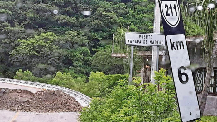 Matan a cinco personas y abandonan sus cadáveres en plaza comercial y tramo carretero de Chiapas