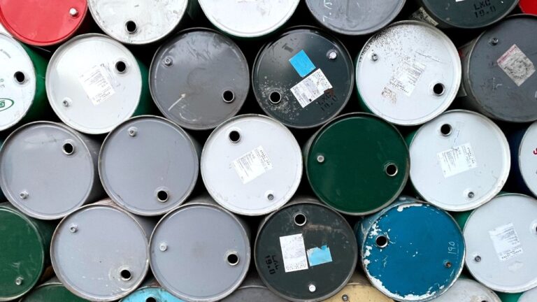 Por temores en Medio Oriente, se dispara el precio del petróleo hasta 78.33 dólares