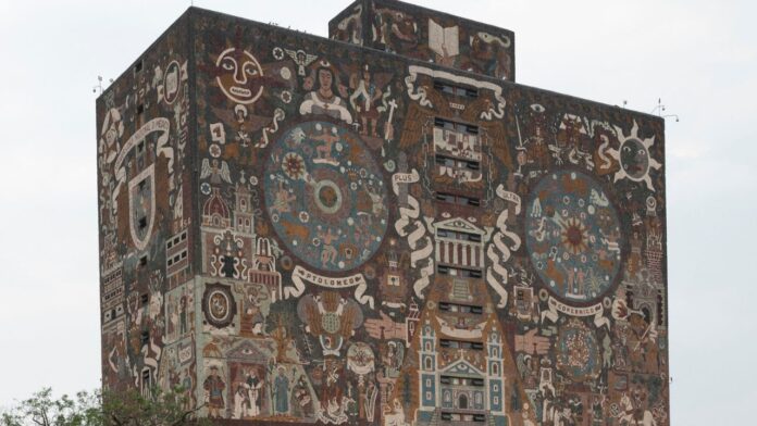 La UNAM expulsa 7 alumnos por ocupación y daños a oficinas de Dirección de CCH