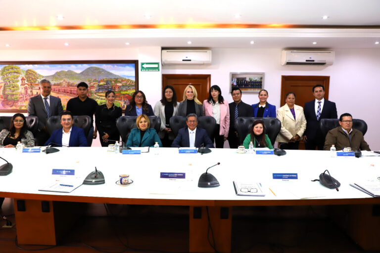 Presentan jóvenes de Huixquilucan propuestas en cabildo juvenil