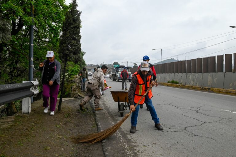 Lleva Naucalpan programa ‘Barriendo la Casa’ al boulevard Luis Donaldo Colosio