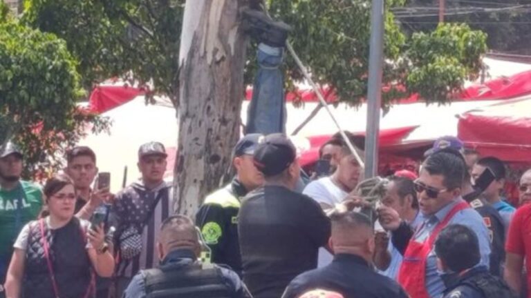 Policías detienen intento de linchamiento en un tianguis de Coyoacán