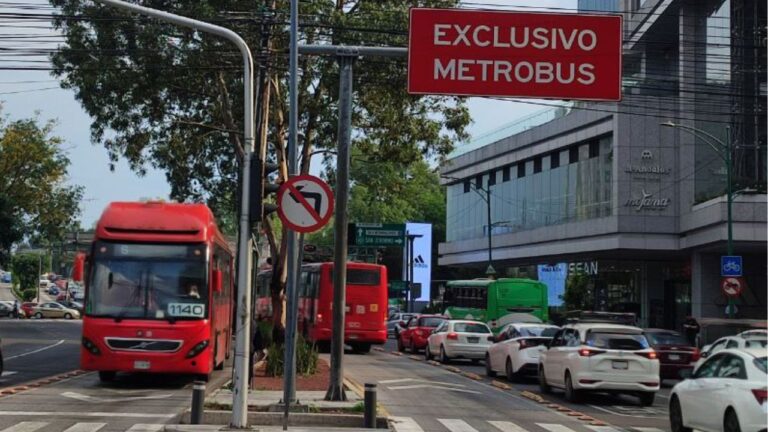 Metrobús arrolla a peatón en avenida Xola; suspenden temporalmente el servicio en L2