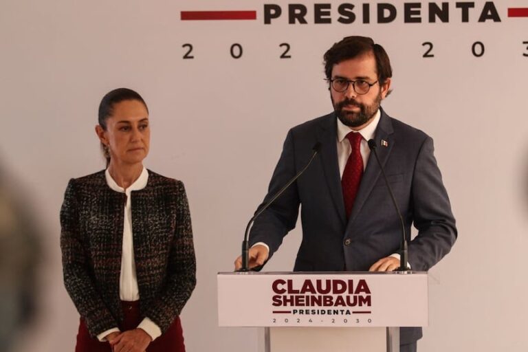 Claudia Sheinbaum nombra a Alejandro Svarch como director del IMSS-Bienestar
