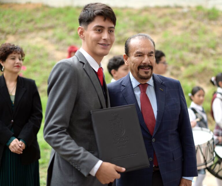 Gobierno de Pedro Rodríguez Invita a Atizapenses a Iniciar o Finalizar la Preparatoria