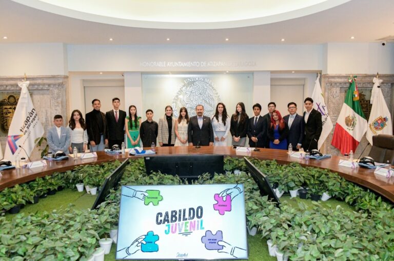 Pedro Rodríguez Villegas Toma Protesta al Tercer Cabildo Juvenil en Atizapán de Zaragoza