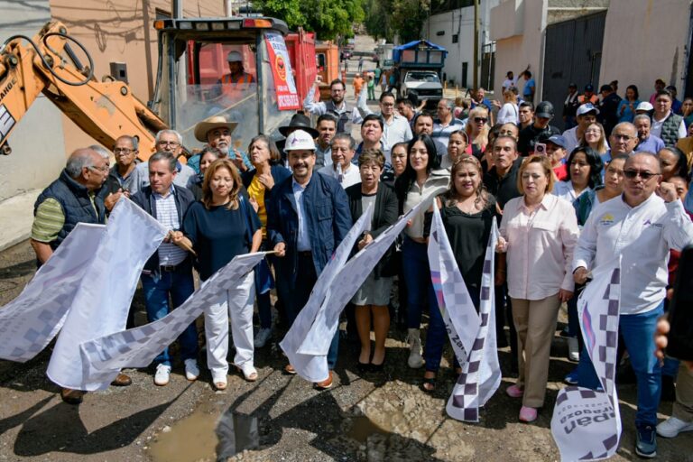 Vecinos de San Miguel Xochimanga Agradecen a Pedro Rodríguez por Rehabilitación de la Calle Coatlicue