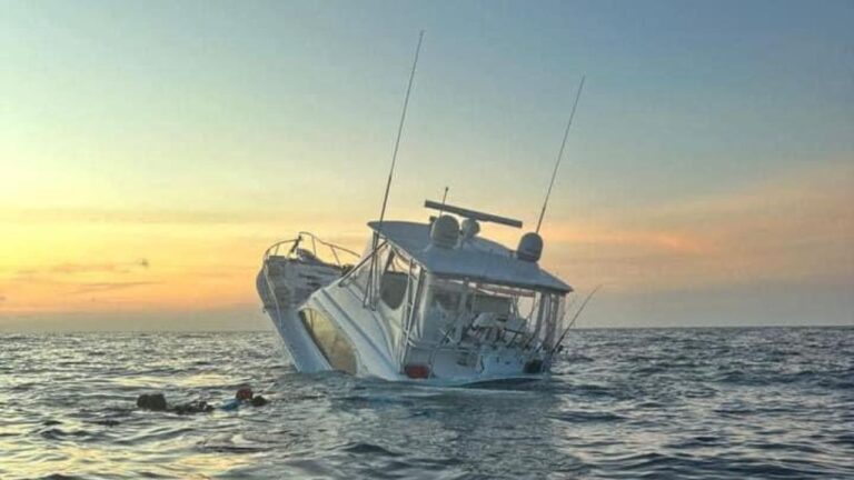 Yate se hunde en Yucatán; rescatan a 14 pasajeros