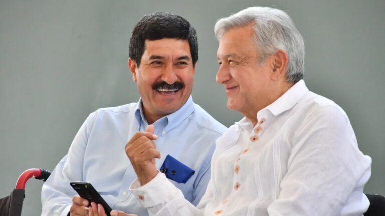 AMLO califica como venganza política el intento de detención de Javier Corral