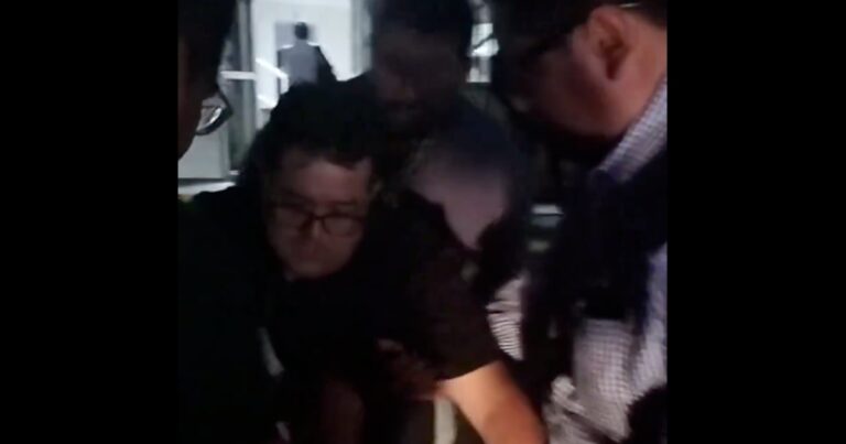 Detienen en Puebla al periodista Arturo Rueda