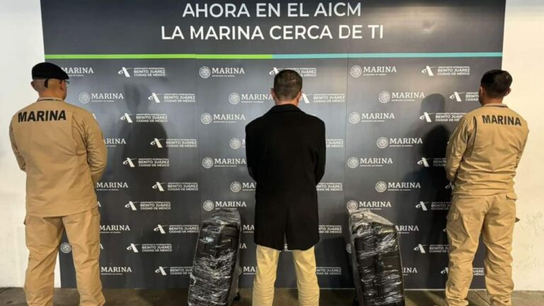 En AICM cae hombre con cocaína etiquetada como canción de Peso Pluma