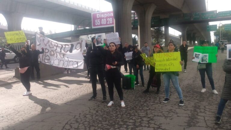 Familiares de Alejandra Denise bloquean Periférico Norte; piden justicia por presunto feminicidio