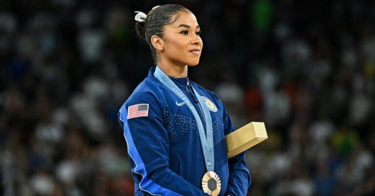 “Esta decisión se siente injusta”, dice la gimnasta Jordan Chiles por devolver su bronce