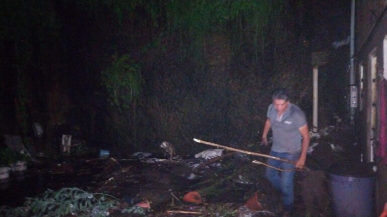 Deslave en Naucalpan Deja Seis Muertos, Cinco Menores; Rescatan a Tres Sobrevivientes