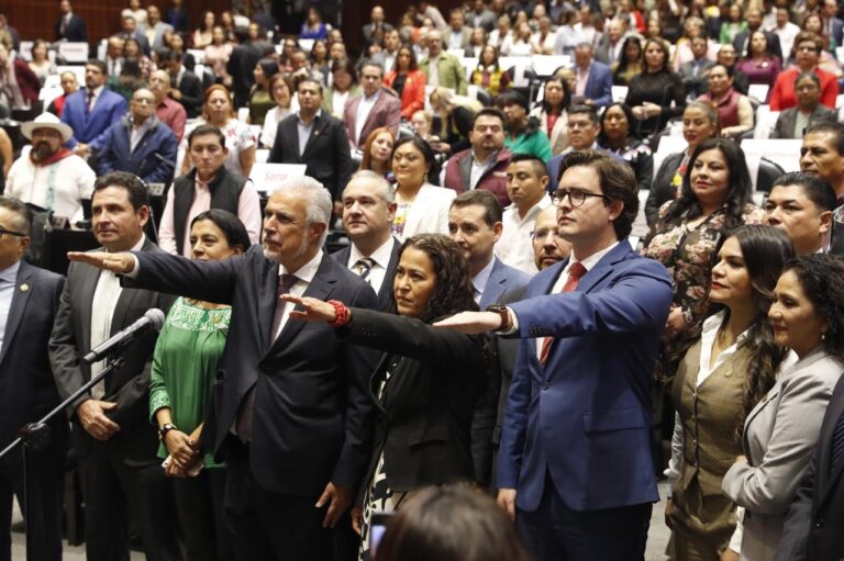 Rinden protesta la diputada Vania Roxana Ávila y los diputados Sebastián Ebrard y José Narro