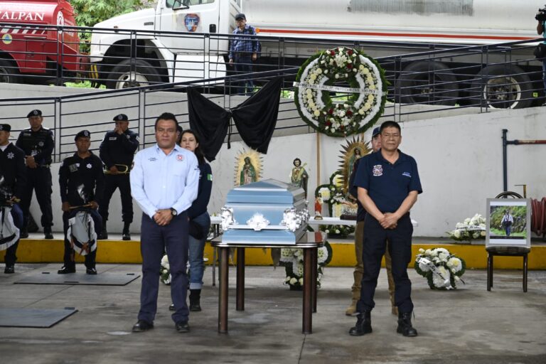 “Bombero de Naucalpan pierde la vida en cumplimiento de su deber durante labores de protección civil”