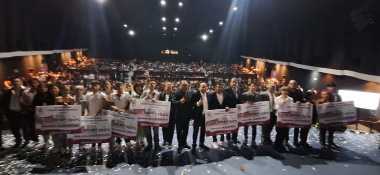 Entrega Venustiano Carranza Becas para Garantizar Educación de Jóvenes