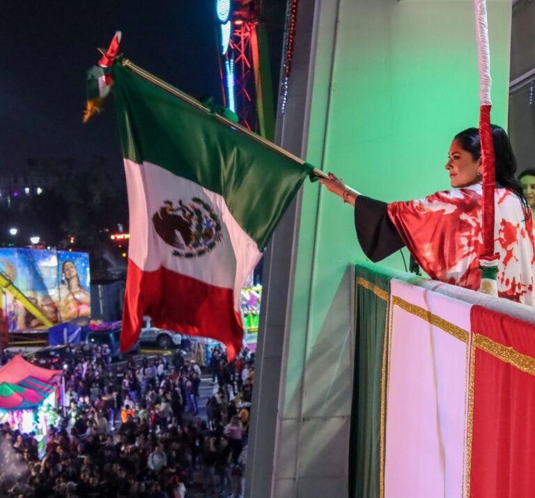 Cuautitlán Izcalli Celebra en Grande: Karla Fiesco Conmemora el 214º Aniversario de la Independencia de México