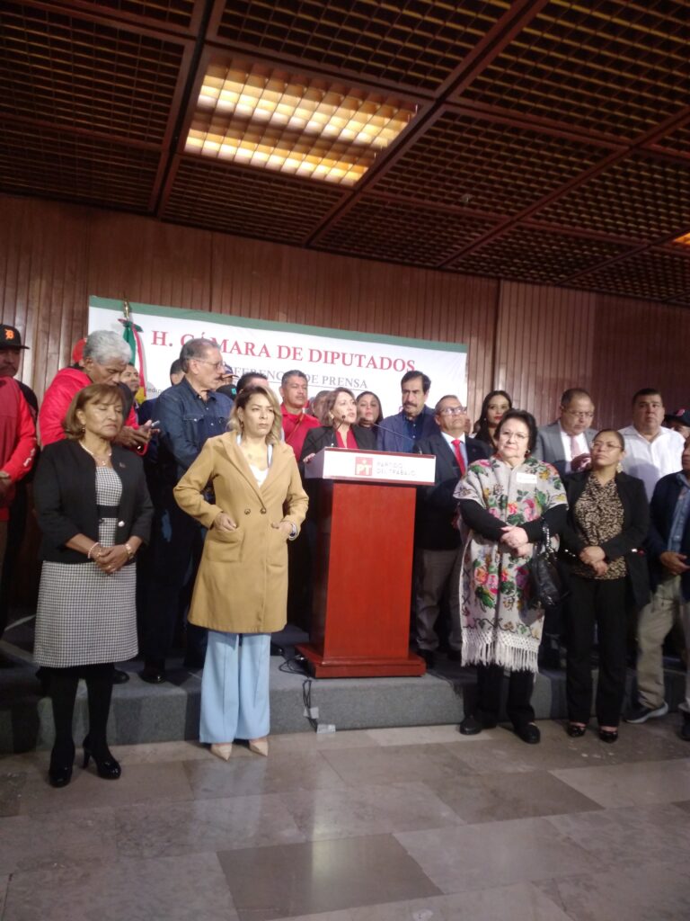 Patricia Galindo respalda a los extrabajadores ferrocarrileros solicitantes de reparación del daño por privatización