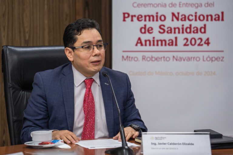 Entrega Agricultura Premio Nacional de Sanidad Animal 2024 al médico veterinario Roberto Navarro López