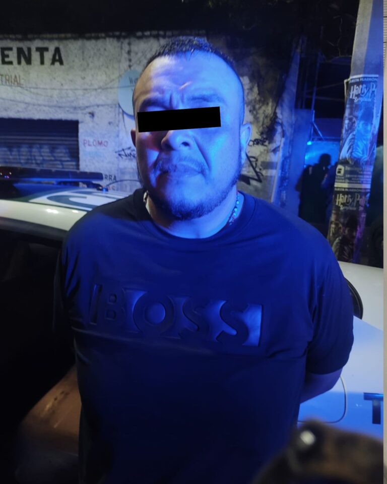 Capturan a presunto ladrón de vehículo tras persecución en Tlalnepantla