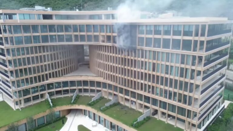 Incendio en departamentos de lujo “Akumal” obliga a desalojar a 203 personas en NL